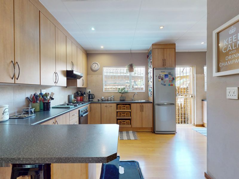 Neat as a pin property in an ESTATE - Photo 6