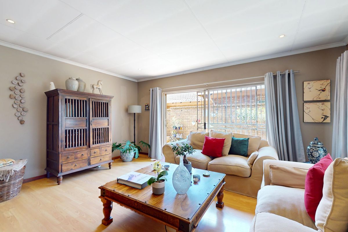 Neat as a pin property in an ESTATE - Photo 5
