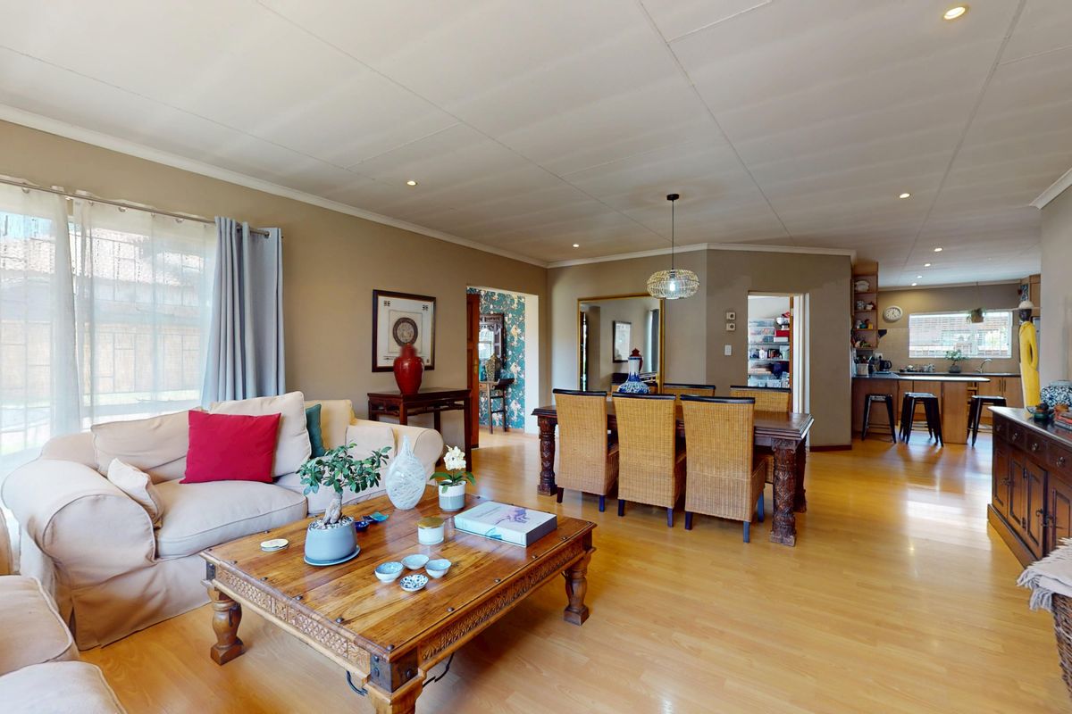 Neat as a pin property in an ESTATE - Photo 2
