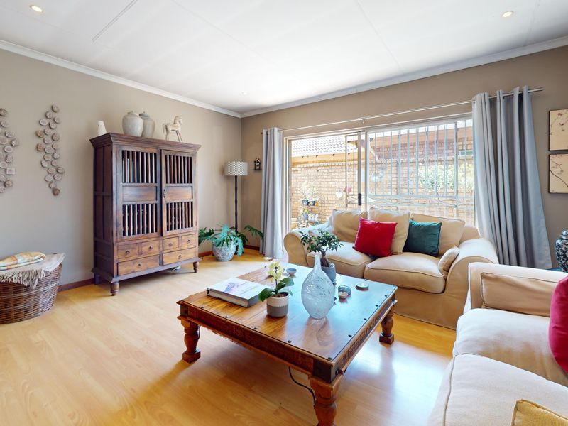 Neat as a pin property in an ESTATE - Photo 2