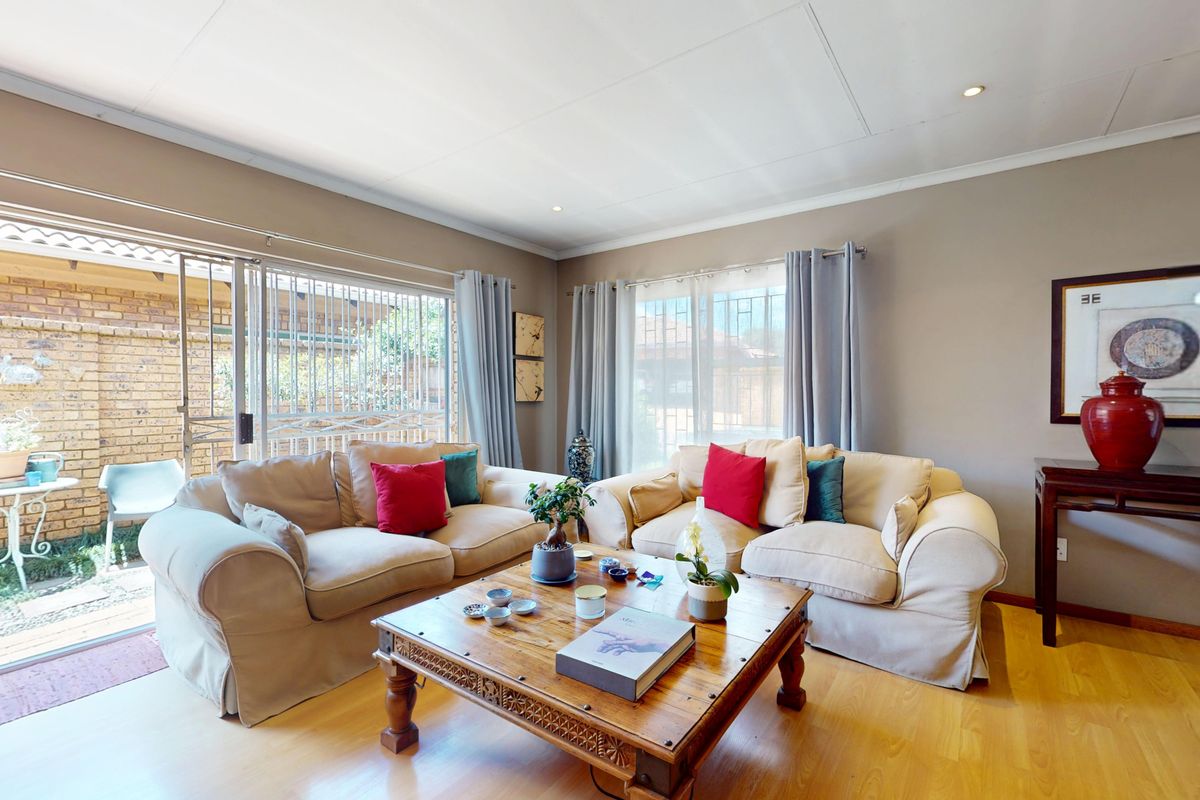 Neat as a pin property in an ESTATE - Photo 4
