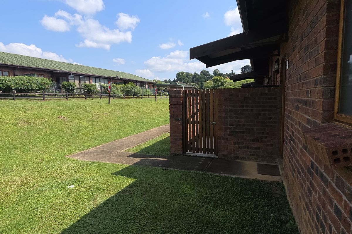 AMBER VALLEY - SOUGHT AFTER 1 BED UNIT WITH CARPORT - Photo 4