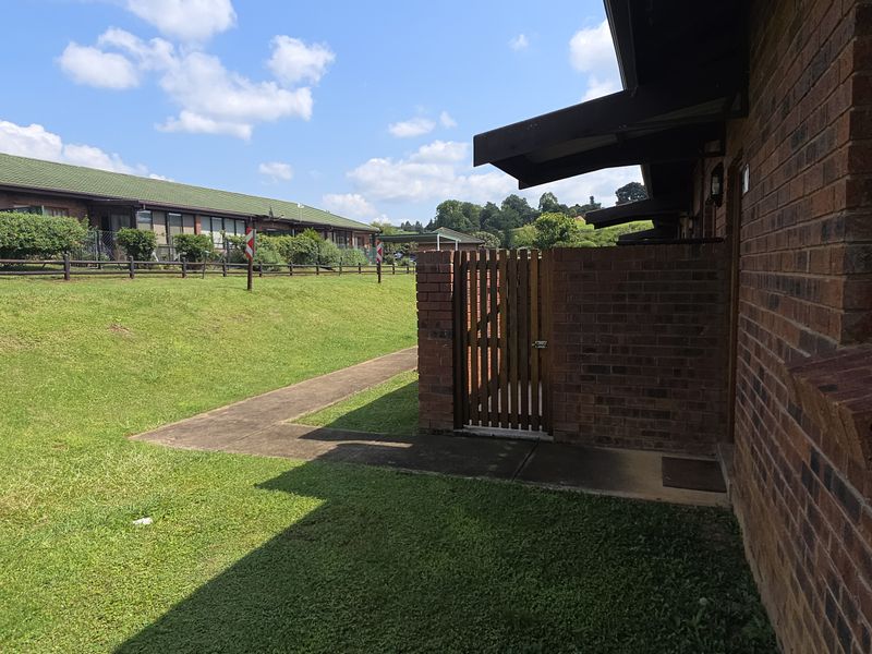 AMBER VALLEY - SOUGHT AFTER 1 BED UNIT WITH CARPORT - Photo 4