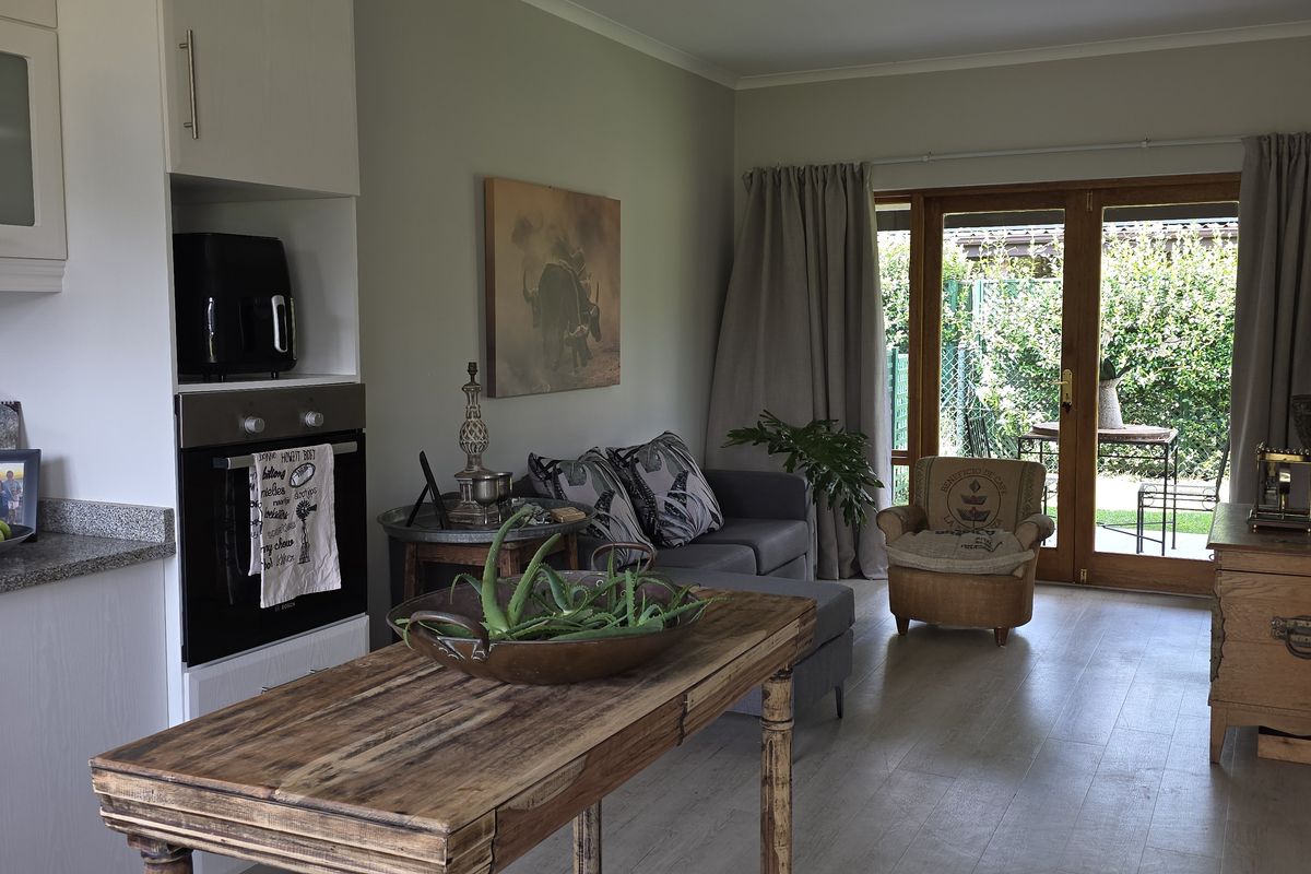 AMBER VALLEY - SOUGHT AFTER 1 BED UNIT WITH CARPORT - Photo 5