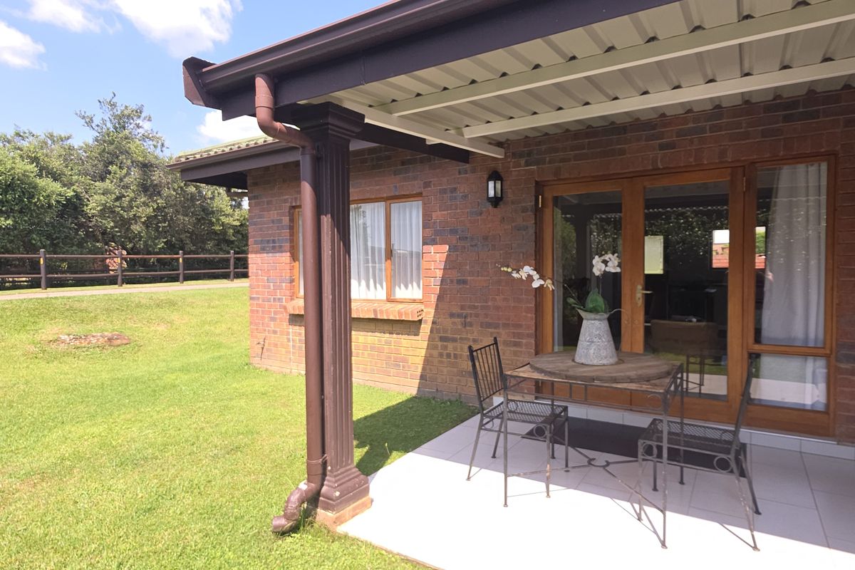 AMBER VALLEY - SOUGHT AFTER 1 BED UNIT WITH CARPORT - Photo 2