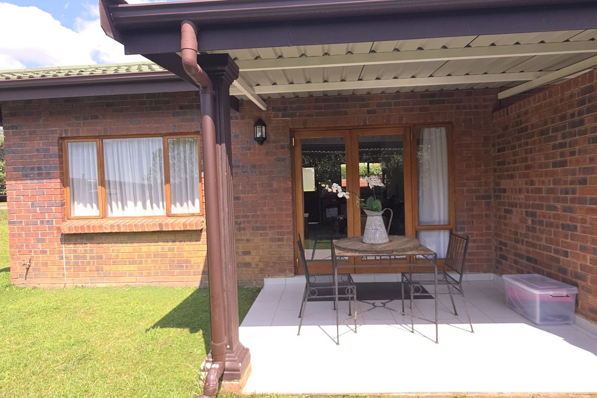 AMBER VALLEY - SOUGHT AFTER 1 BED UNIT WITH CARPORT - Photo 3