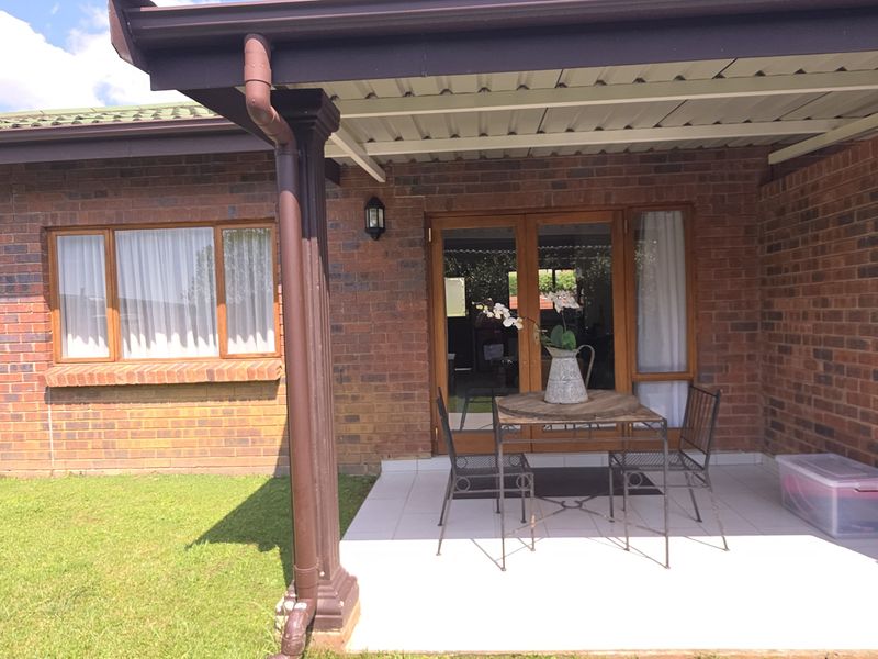 AMBER VALLEY - SOUGHT AFTER 1 BED UNIT WITH CARPORT - Photo 3