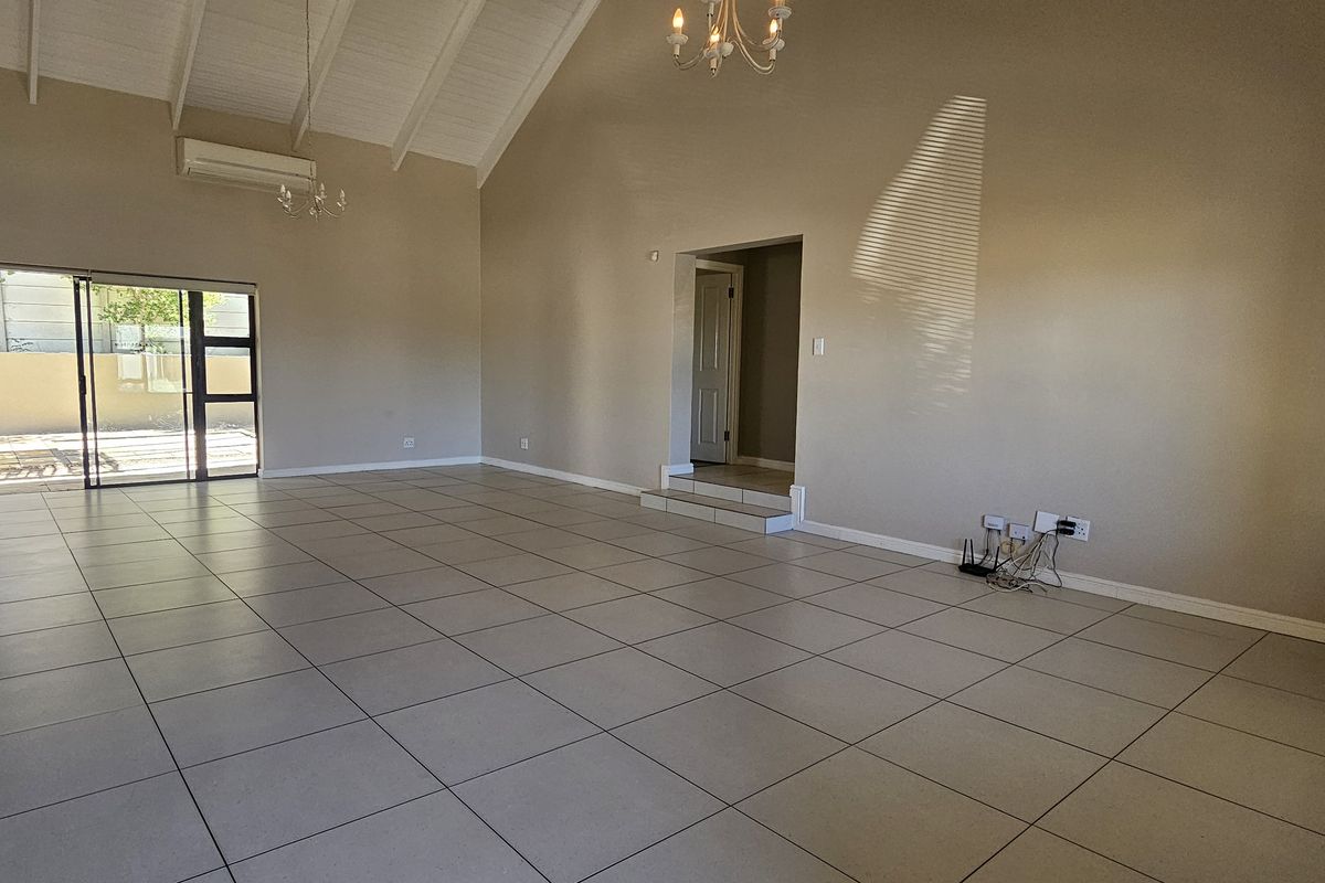 Stunning short term semi furnished 3-bed, 2-bath home in Val du Charon Estate - Photo 4