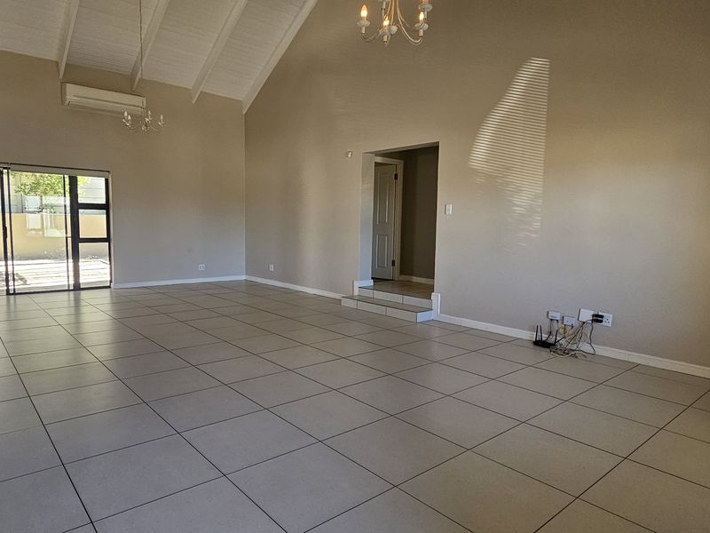 Stunning short term semi furnished 3-bed, 2-bath home in Val du Charon Estate - Photo 4