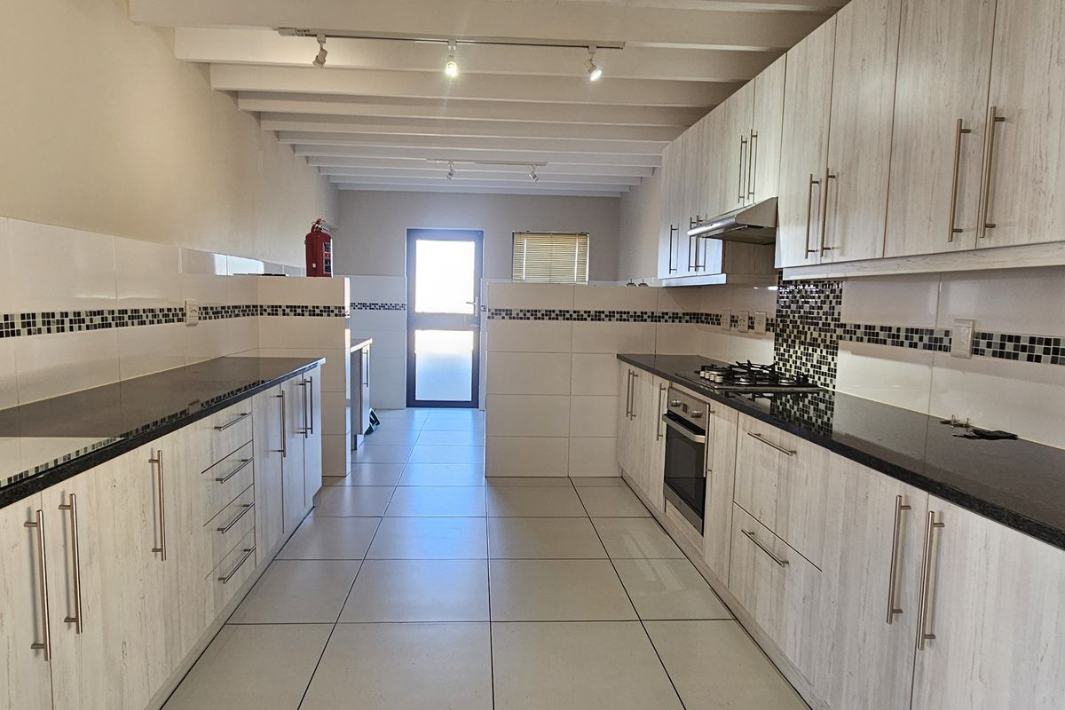 Stunning short term semi furnished 3-bed, 2-bath home in Val du Charon Estate - Photo 5