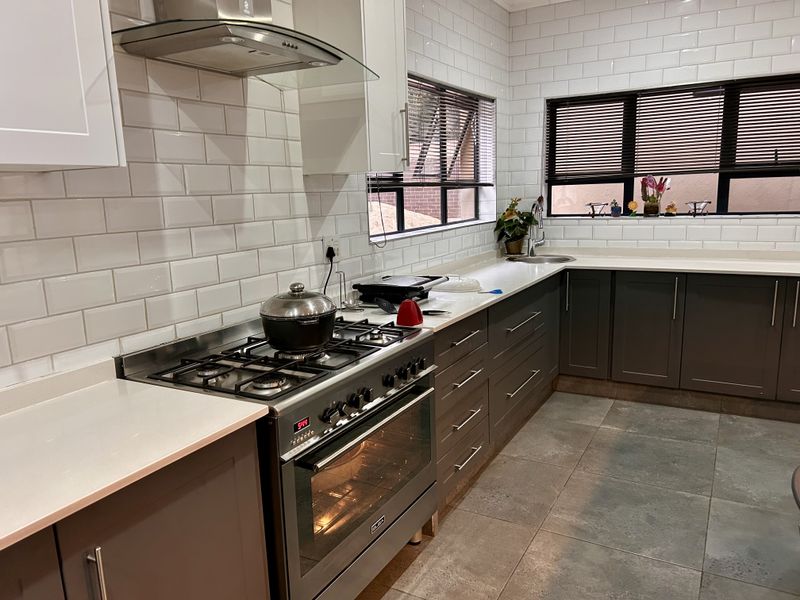 Stunning Corner Property with Two Garden Cottages - Photo 10