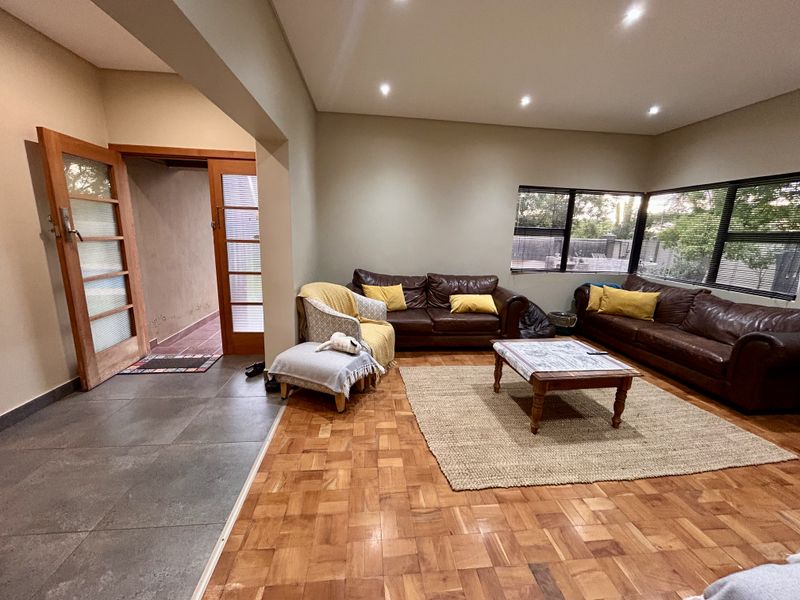 Stunning Corner Property with Two Garden Cottages - Photo 6