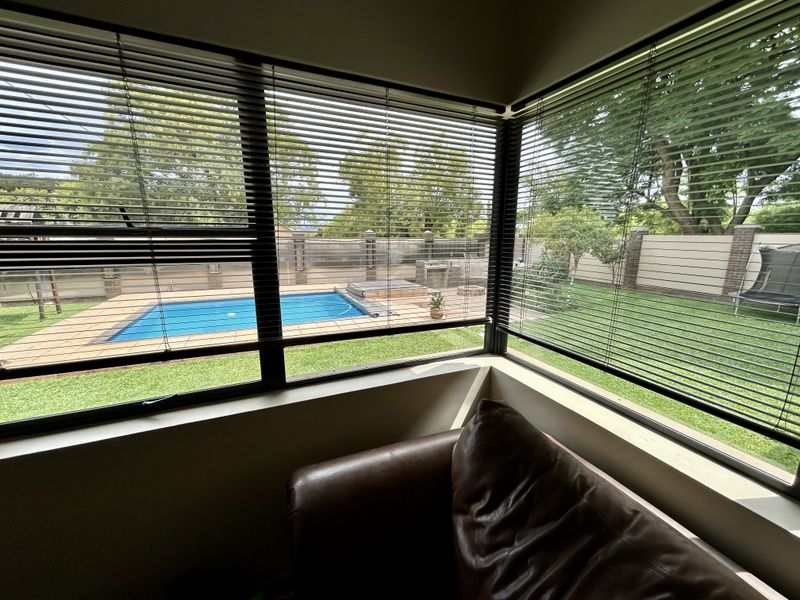 Stunning Corner Property with Two Garden Cottages - Photo 7