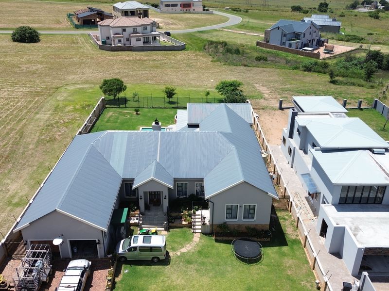 Contemporary Luxury Home in a Prestigious Private Estate - Photo 2