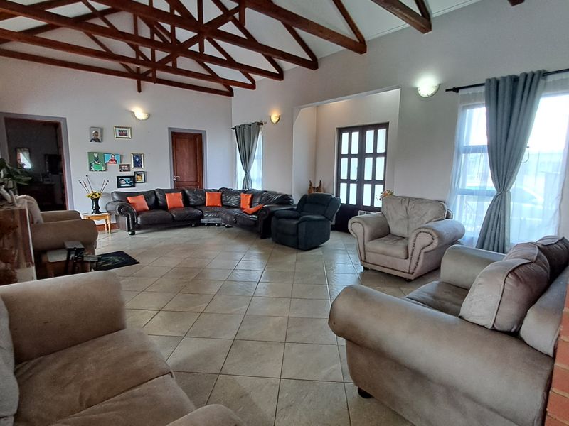 Contemporary Luxury Home in a Prestigious Private Estate - Photo 4