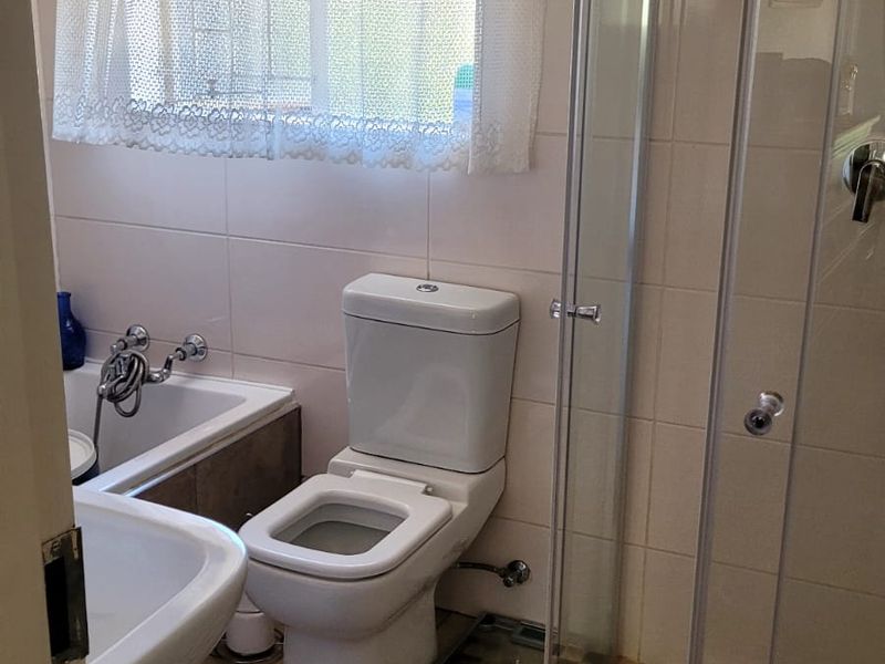 Modern 3-Bedroom Townhouse with Flexible Living Spaces - Photo 10