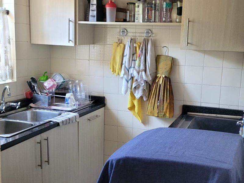 Modern 3-Bedroom Townhouse with Flexible Living Spaces - Photo 6