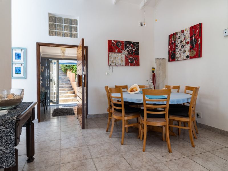 Sea View Coastal Home with Exceptional Versatility - Photo 4