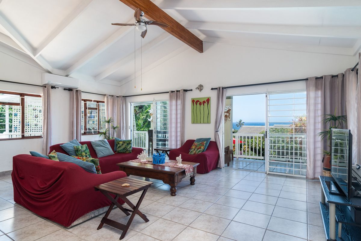 Sea View Coastal Home with Exceptional Versatility - Photo 5