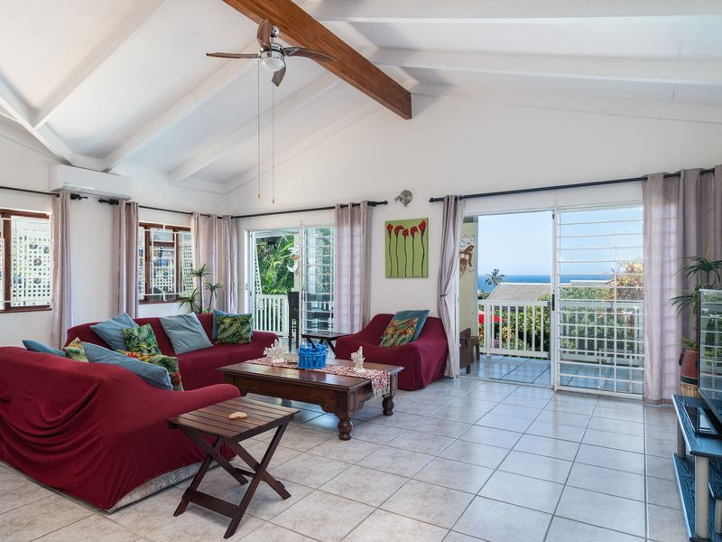 Sea View Coastal Home with Exceptional Versatility - Photo 5