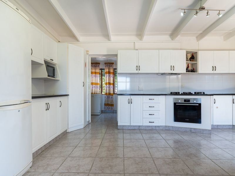 Sea View Coastal Home with Exceptional Versatility - Photo 8