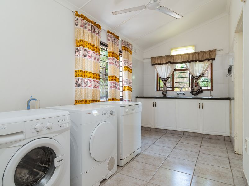 Sea View Coastal Home with Exceptional Versatility - Photo 9