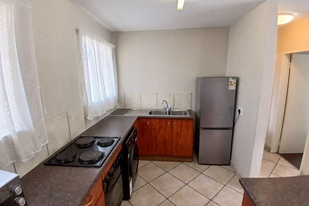 1 Bedroom Apartment with Expansive Open Plan Living Space - Photo 5