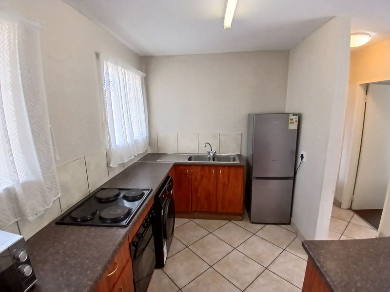 1 Bedroom Apartment with Expansive Open Plan Living Space - Photo 5