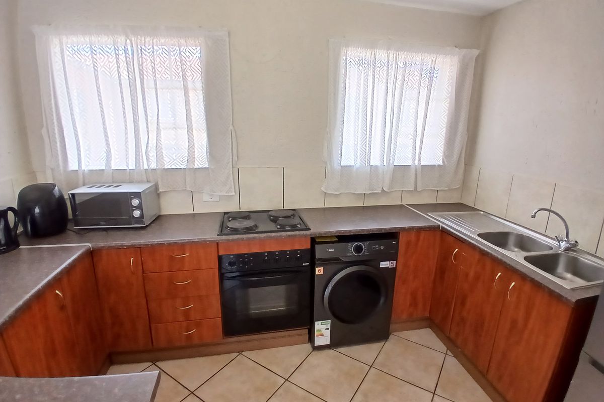 1 Bedroom Apartment with Expansive Open Plan Living Space - Photo 4