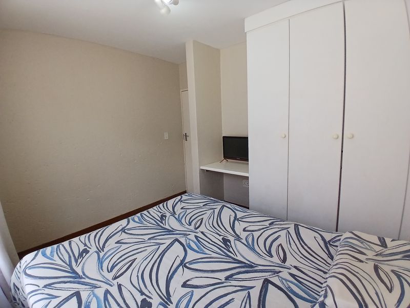 1 Bedroom Apartment with Expansive Open Plan Living Space - Photo 10