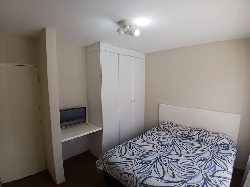 1 Bedroom Apartment with Expansive Open Plan Living Space - Photo 8