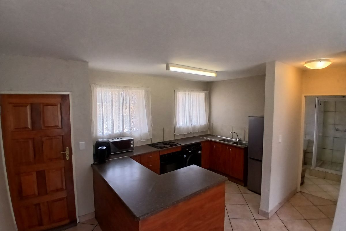 1 Bedroom Apartment with Expansive Open Plan Living Space - Photo 3