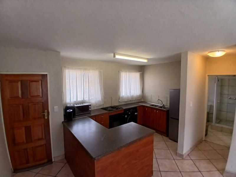 1 Bedroom Apartment with Expansive Open Plan Living Space - Photo 3