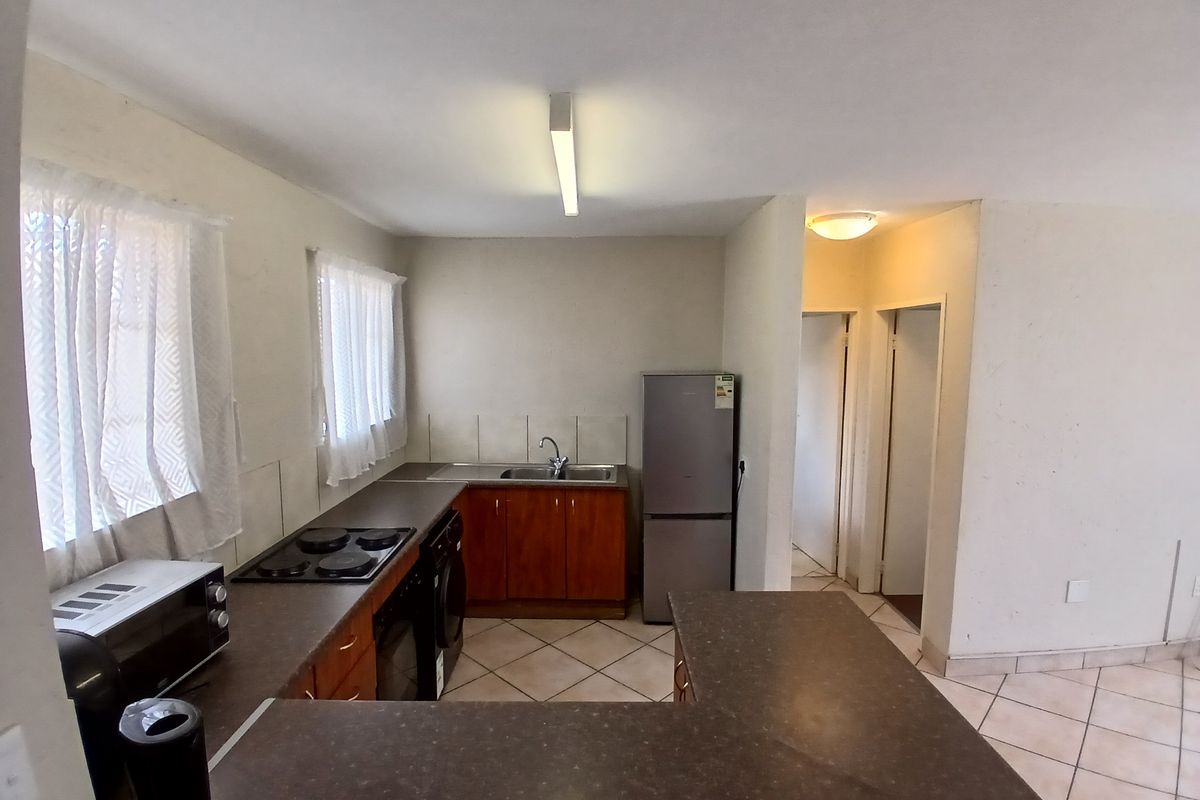 1 Bedroom Apartment with Expansive Open Plan Living Space - Photo 2