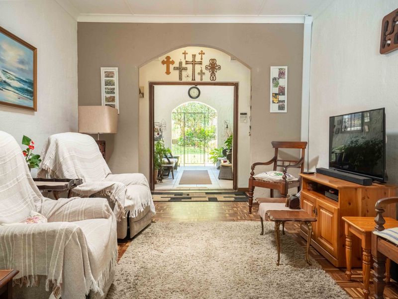 Family home in Amanzimtoti - Photo 6