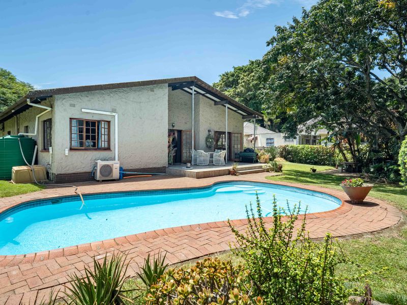 Family home in Amanzimtoti - Photo 2