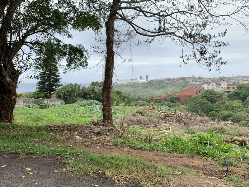 Land with distant sea views - Photo 3