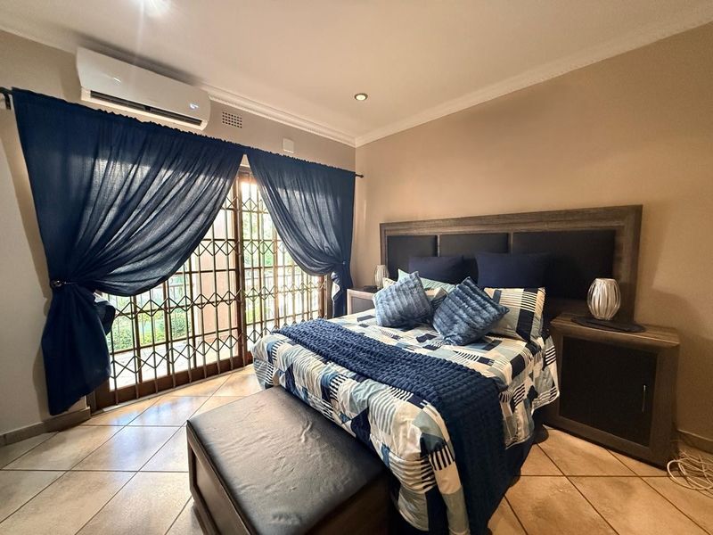 Elegant Five-Bedroom Family Retreat in Sought-After Protea Park - Photo 8
