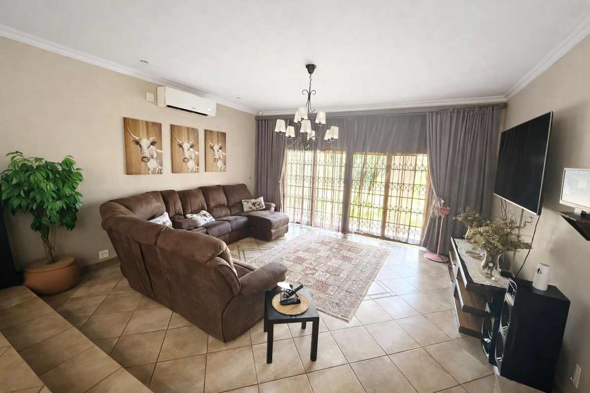 Elegant Five-Bedroom Family Retreat in Sought-After Protea Park - Photo 3