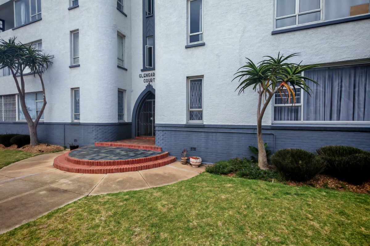 BEACHFRONT GROUNDFLOOR APARTMENT - Photo 3