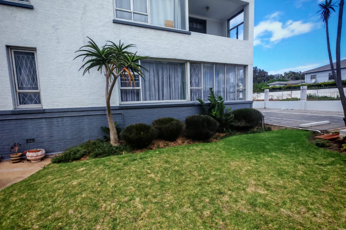 BEACHFRONT GROUNDFLOOR APARTMENT - Photo 2