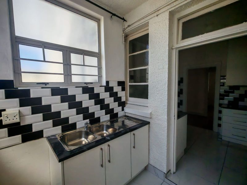 BEACHFRONT GROUNDFLOOR APARTMENT - Photo 8