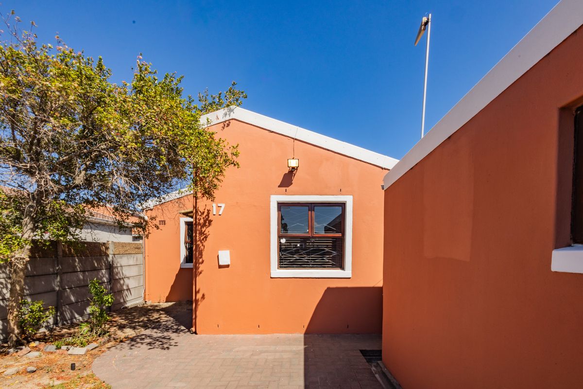 3 BEDROOM HOUSE FOR SALE IN PHOENIX - Photo 2