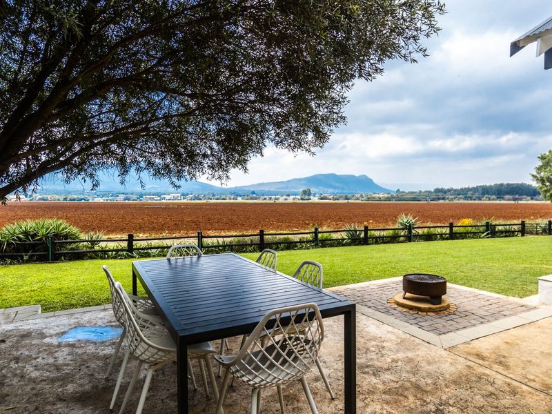A Stylish Family Life-Style Retreat with Spectacular Views! - Photo 2