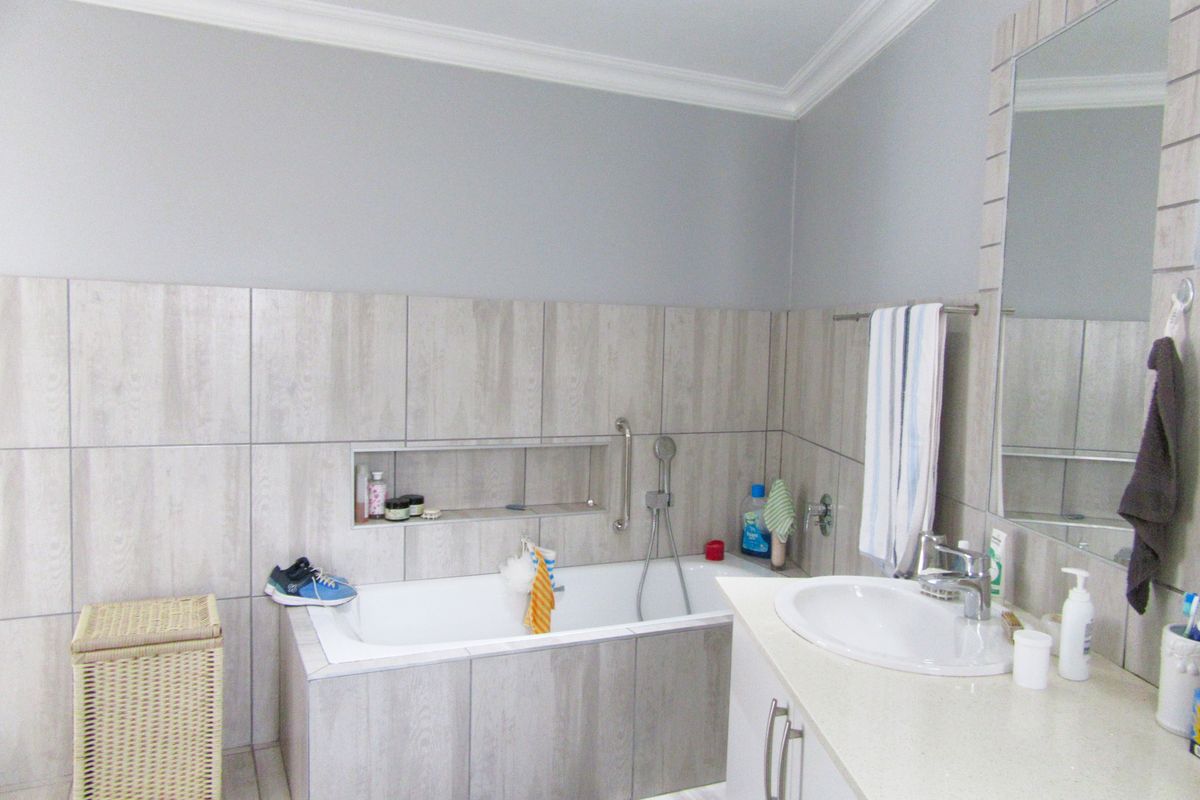 Single Level Home in Karookraal - Photo 3