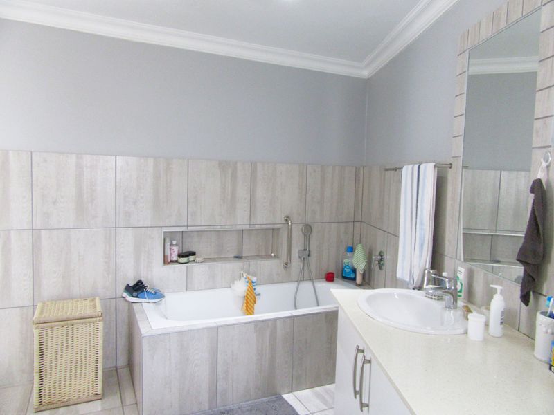 Single Level Home in Karookraal - Photo 3