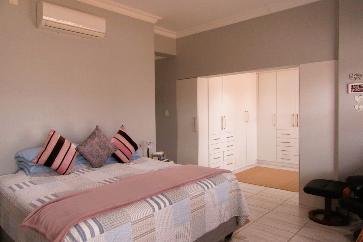 Single Level Home in Karookraal - Photo 5