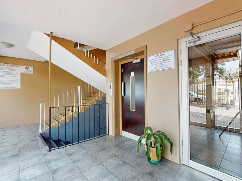 Well-Priced 1.5 Bedroom Apartment with Spacious Living Area in Secure Parkdene Complex - Photo 3