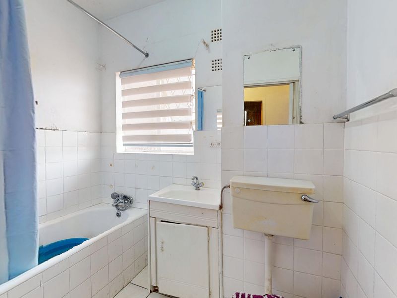 Well-Priced 1.5 Bedroom Apartment with Spacious Living Area in Secure Parkdene Complex - Photo 8