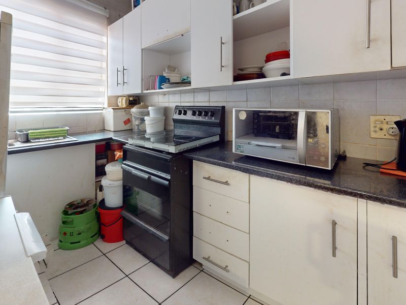 Well-Priced 1.5 Bedroom Apartment with Spacious Living Area in Secure Parkdene Complex - Photo 9